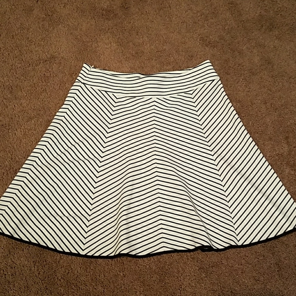 Black and white high waiste skirt